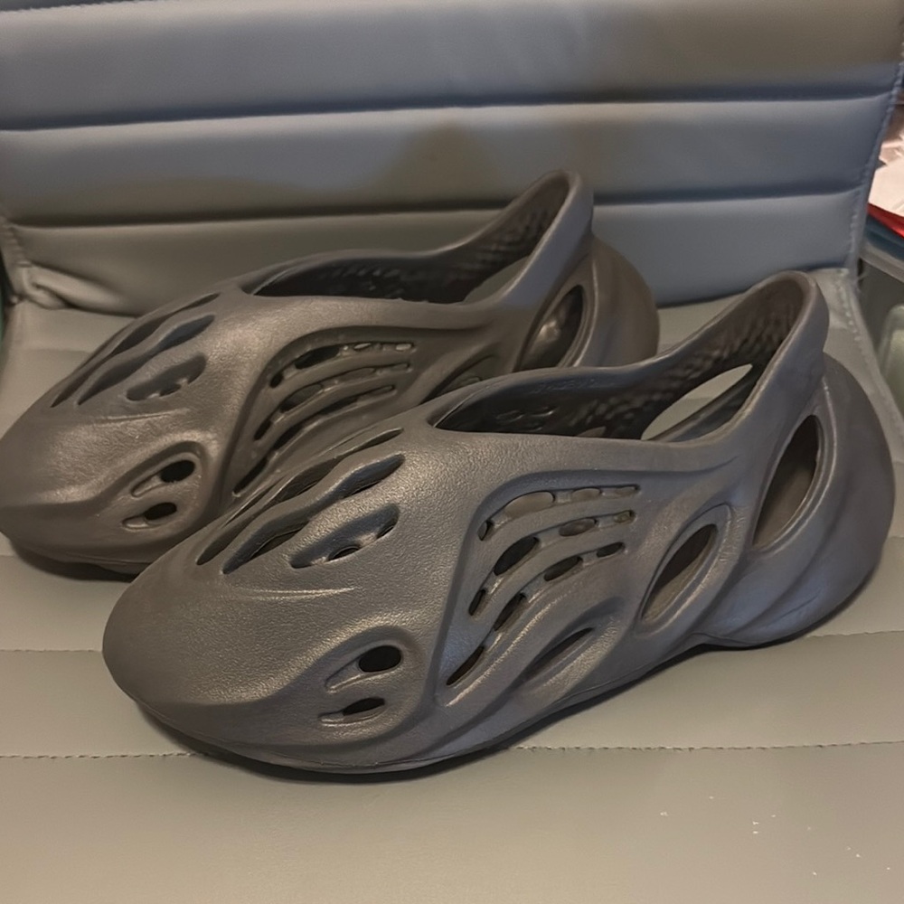 Yeezy Foam Runner Gray Slip-Ons